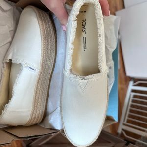 Toms Valencia White Canvas Shoe 8.5